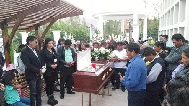 Entierro se realizó en el cementerio de Tiabaya, en Arequipa.