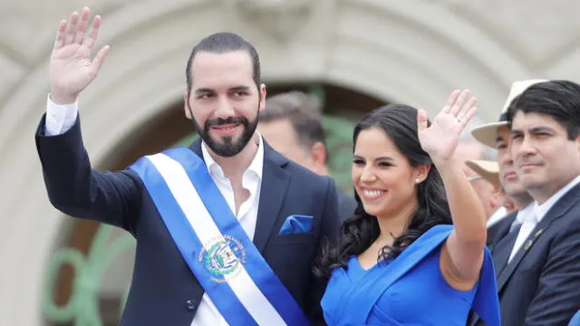 Nayib Bukele junto a su esposa Gabriela Rodríguez de Bukele. (Foto: REUTERS/Jose Cabezas)