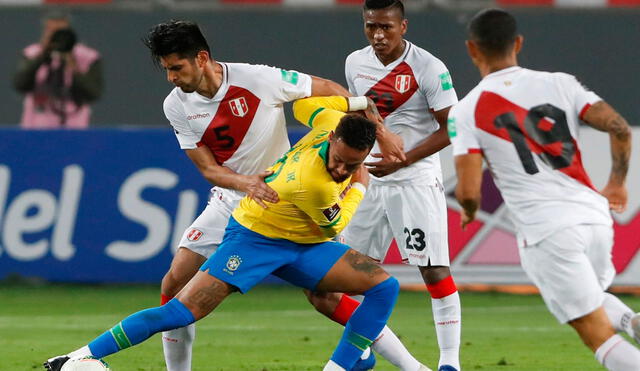 Neymar le marcó tres goles a la selección peruana. Foto: EFE