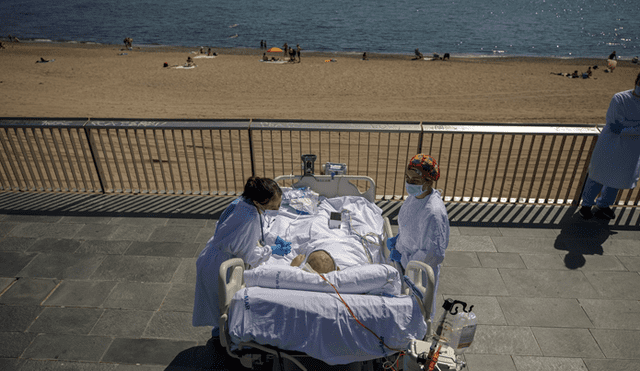 Los médicos sustentan que llevar a la playa a los enfermos, podría ayudarlos sentirse mejor. Foto: AP
