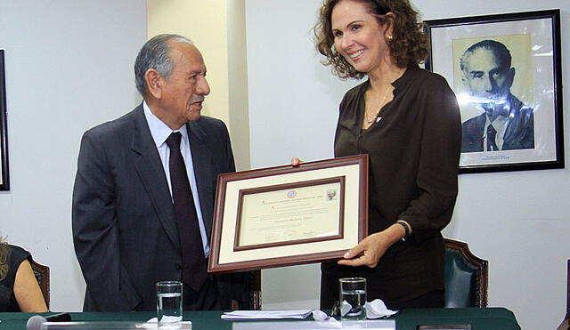 Asociación Nacional de Periodistas rindió homenaje póstumo a Gustavo Mohme Llona