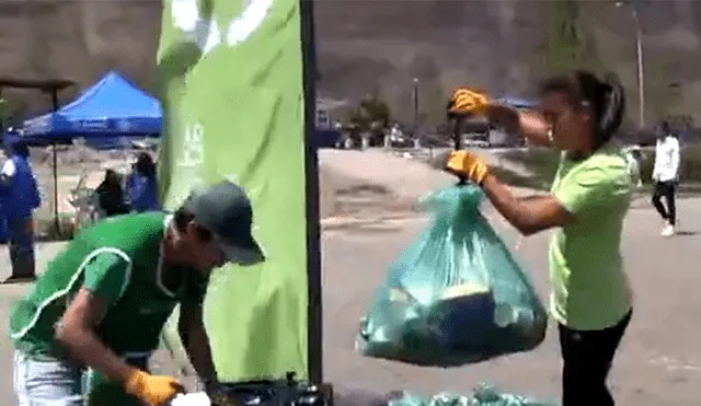 Voluntarios venezolanos limpiaron playa ‘Los Yuyos’ en Barranco [VIDEO]