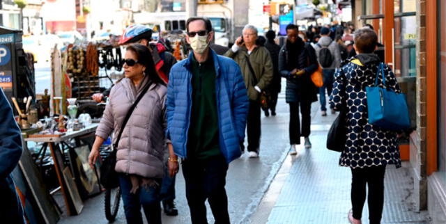 Personas caminan por las calles de Nueva York. Foto: AFP.
