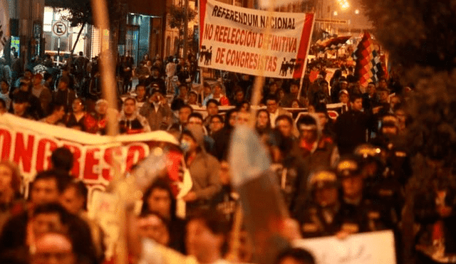 Cercado de Lima: realizan marcha contra la corrupción y pedido de asilo de Alan García [VIDEO]