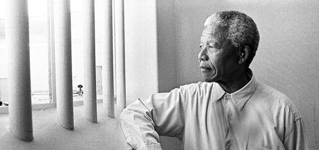 Publican libro con las cartas que Mandela escribió desde la prisión