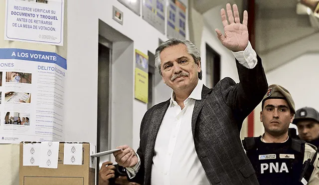 Victorioso. Alberto Fernández, candidato del peronismo de centro-izquierda, ganó las primarias. Mauricio Macri, su contendor, aceptó la derrota.