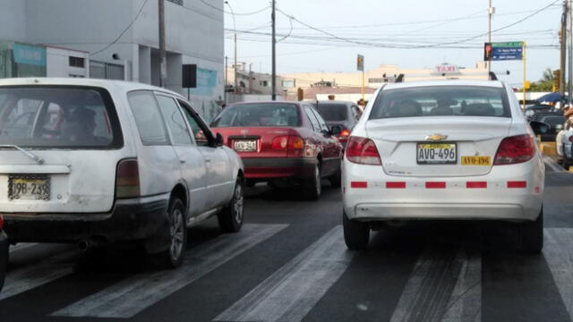 Callao: vehículos paran en líneas peatonales e impiden tránsito