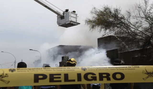Fue controlado el incendio que consumió 07 viviendas en el Cercado de Lima 