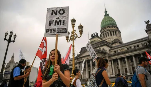 Ministro de Economía argentino defiende cambio de política monetaria