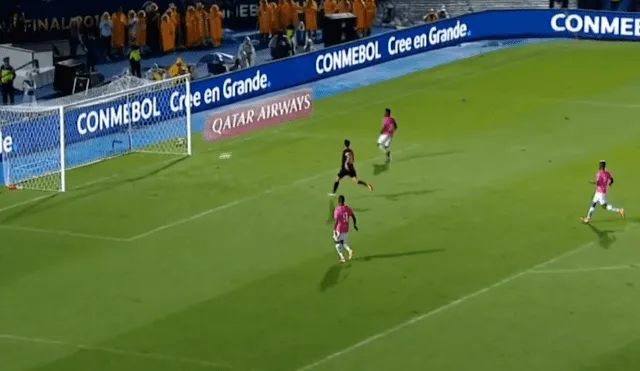 El jugador de Independiente del Valle definió a placer ante el arco desguarnecido de Colón. Foto: Captura de video.