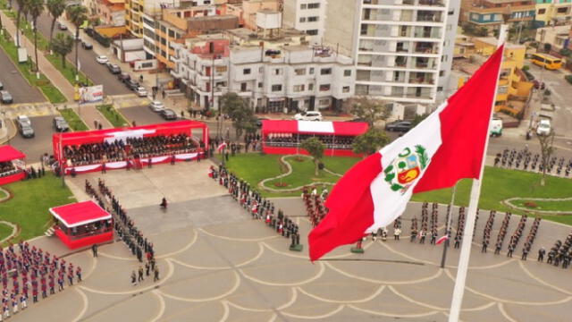 bandera peruana y coronavirus