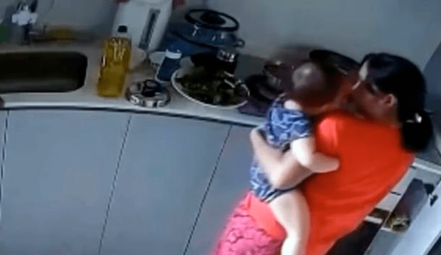 Empleada quema con agua hirviendo el brazo de bebé que cuidaba [VIDEO]