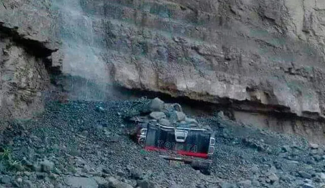 Deslizamiento de piedras y lodo sepultó camioneta y a sus pasajeros en Pataz| VIDEOS