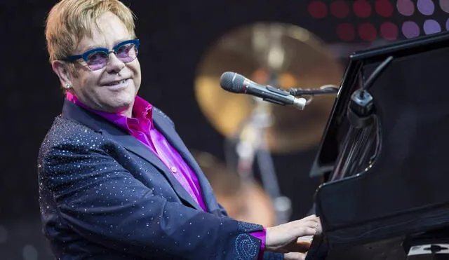 Elton John enamora a usuarios de Twitter con video por Navidad