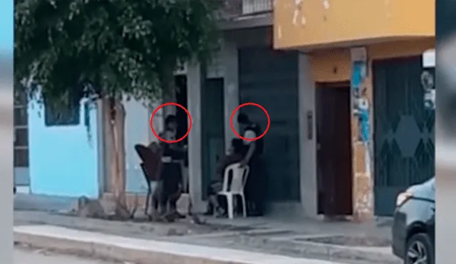 Captan a policías bebiendo alcohol en calles de distrito trujillano [VIDEO]