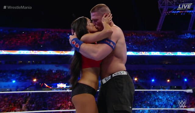 Wrestlemania 33: Nikki Bella acepta ser la esposa de John Cena, frente a todo el público