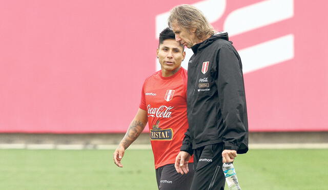 El técnico Ricardo Gareca probó al equipo completo con el objetivo de hacerle frente al seleccionado de Paraguay en el debut de la Bicolor mañana en Asunción.