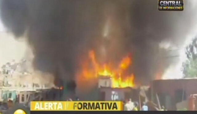 Ventanilla: Incendio alarma a vecinos de Defensores de la Patria [VIDEO]