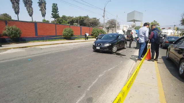 Robo del auto ocurrió frente al colegio Recoleta, donde los hampones dejaron una auto negro y un arma de fuego. (Foto: Grace Mora / La República)