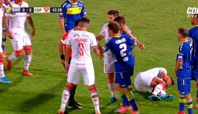 Futbolista chileno es víctima de ‘calzón chino’ y respondió con un codazo [VIDEO]