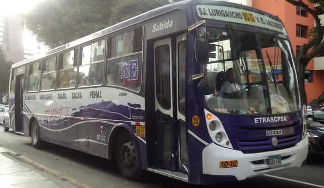 Asaltan bus de transporte público y desvalijan a pasajeros
