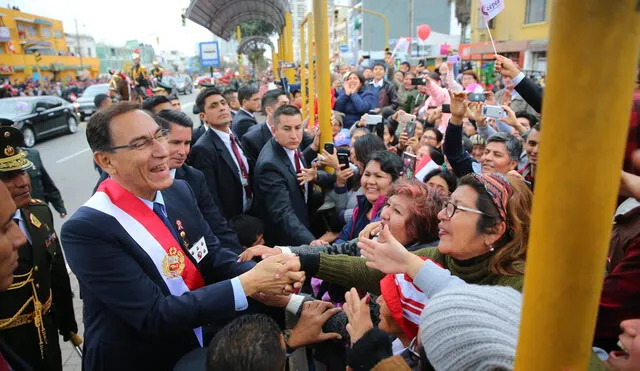 Martín Vizcarra aprovechó el desfile para confirmar aceptación de sus planes