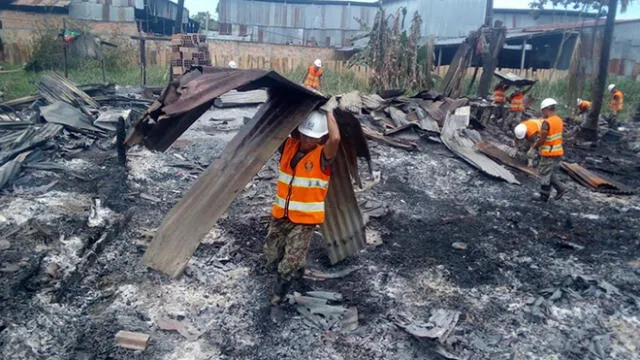 Ejército ayuda a damnificados por incendio en Iquitos.