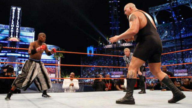 En 2008 Floyd Mayweather luchó en Wrestlemania ante Big Show y fue el ganador. Créditos: WWE