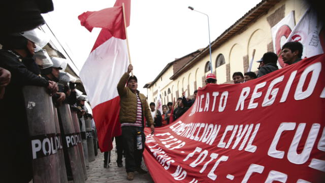 En Cusco quinta jornada contra el indulto en el sur tuvo marchas y choques con PNP