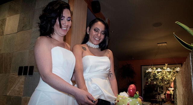 Dunia Araya y Alexandra Quiros son el primer matrimonio del mismo sexo de Centroamérica. Foto: AFP