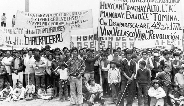 Distribución de tierras. Régimen de Velasco Alvarado expropió haciendas para entregarlas al campesinado explotado.