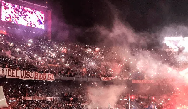 Hinchas ‘millonarios’ tuvieron majestuoso recibimiento para River Plate previo al partido contra Boca Juniors por la ida de las semifinales de la Copa Libertadores 2019 en el estadio ‘Monumental de Núñez’. FOTO: ESPN