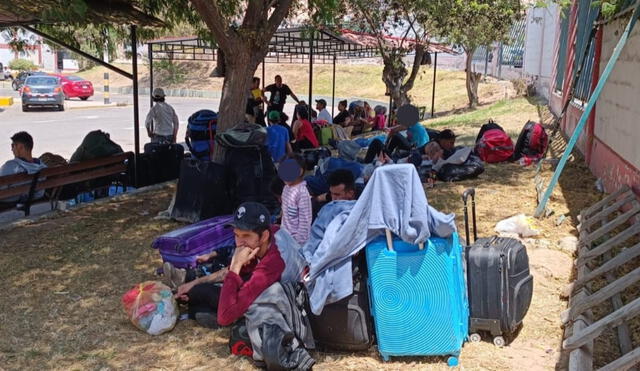 Tacna. extranjeros tienen que dormir en la calle por falta de pasajes. Foto Liz Ferrer URPI LR