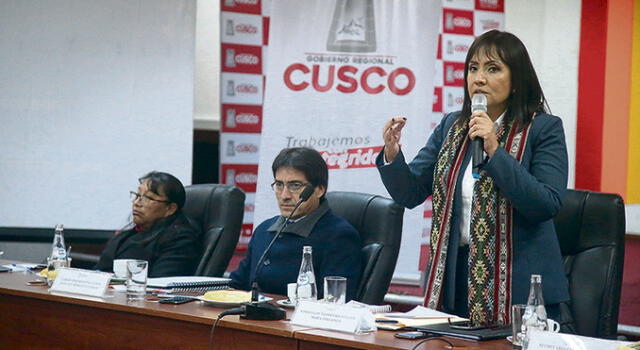 Anuncio. Ministra María Jara dio detalles de obra en Cusco.