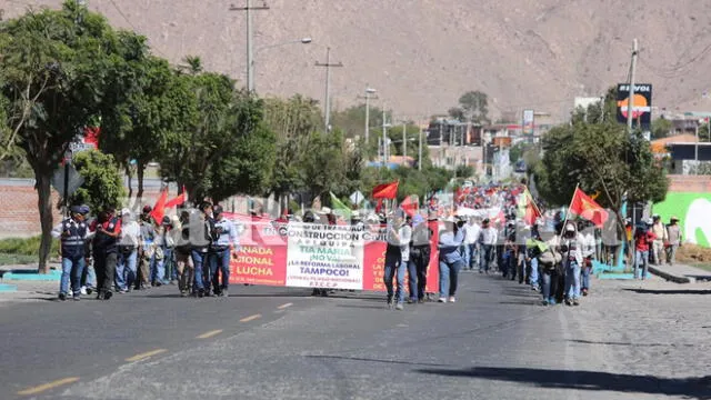 Trabajadores de Construcción Civil recorrieron las calles arequipeñas desde el distrito de Tiabaya.