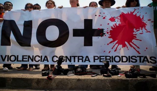 Imagen de una protesta en México para rechazar la violencia contra los profesionales de la comunicación. Foto: Desinformémonos