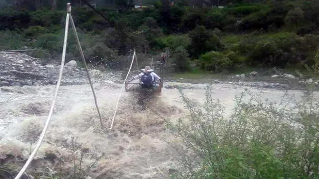 Cusco: pobladores arriesgan sus vidas al cruzar río Salkantay