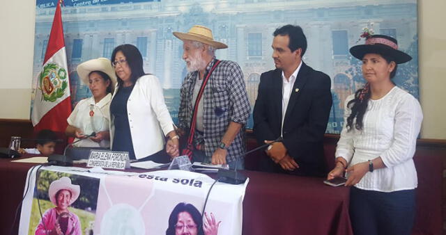 Máxima Acuña fue homenajeada en el Congreso por el FA