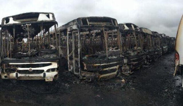 Venezuela: 51 buses de transporte público son incendiados durante las protestas
