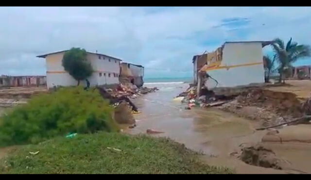 Piura: Hotel se desploma tras desborde de laguna en Paita | VIDEO