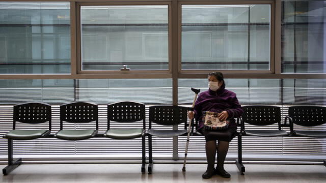 A woman wears a face mask as she waits for her turn at Del Carmen Hospital in Santiago, on April 27, 2020, amid the new COVID-19 coronavirus pandemic. (Photo by MARTIN BERNETTI / AFP)