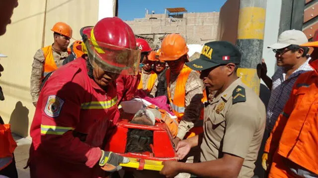 Rescatan a obrero atrapado por derrumbe de pared en Moquegua 