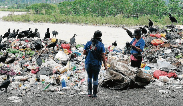 Inescrupulosos arrojaban gran cantidad de basura al río Huallaga
