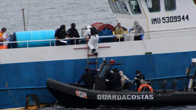 El tripulante sufrió un infarto mientras viajaba en la nave pesquera "Pescamaro Seis". (Fotos: difusión)