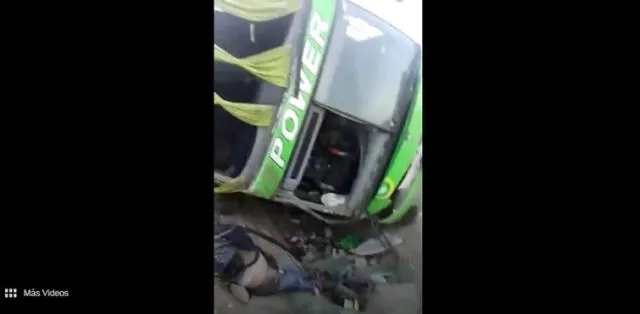 Viajeros mueren atrapados debajo de bus tras accidente en vía Arequipa-Puno [VIDEO] 