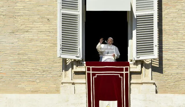 El papa critica que quienes hacen la guerra "no saben dominar sus pasiones". Foto: AFP.