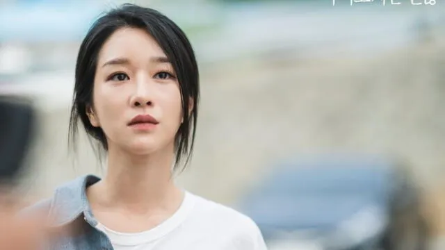 Desliza para ver más fotos de Seo Ye Ji del dorama It’s okay to not be okay. Créditos: tvN