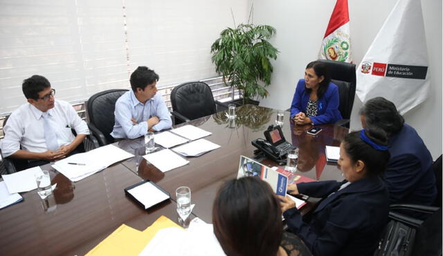 Ministra de Eduación sostuvo reunión con dirigente Pedro Castillo 