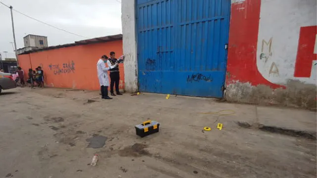 Peritos en Criminalística llegaron hasta la zona para iniciar las averiguaciones. (Foto: Grace Mora / La República)