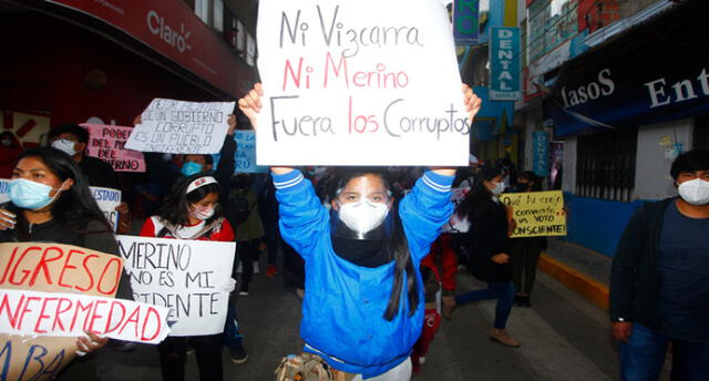 Jóvenes encabezaron protestas por diversas calles de Puno. Fotos: Juan Carlos Cisneros.
